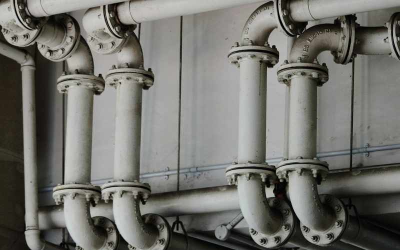 Well pressure-tank and system pipework
